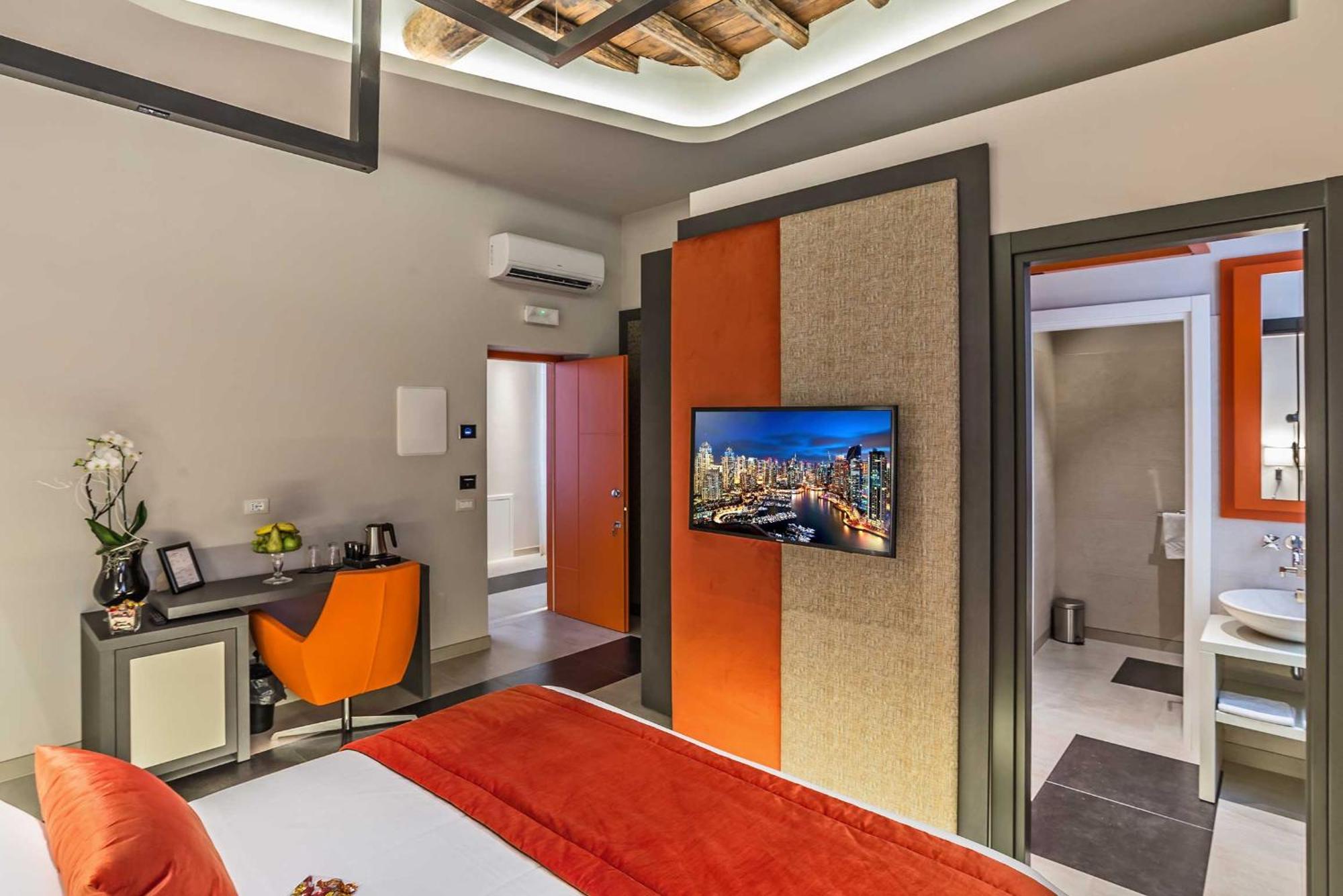 Via Veneto Prestige Rooms — Фото 3